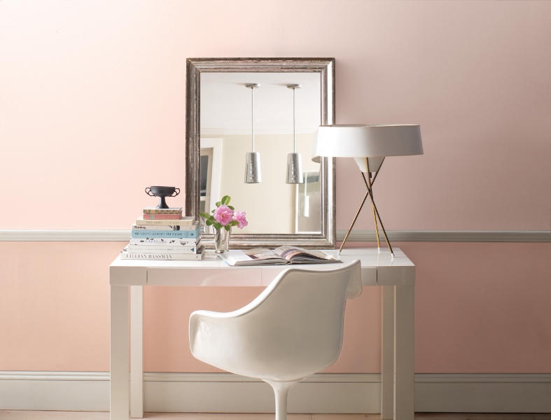 A contemporary white desk and chair in front of a two tone wall which showcases A Touch Of Pink 2008-70 and Sunlit Coral 2170-60 above and below a dado rail and skirting board painted with Intense White OC-51